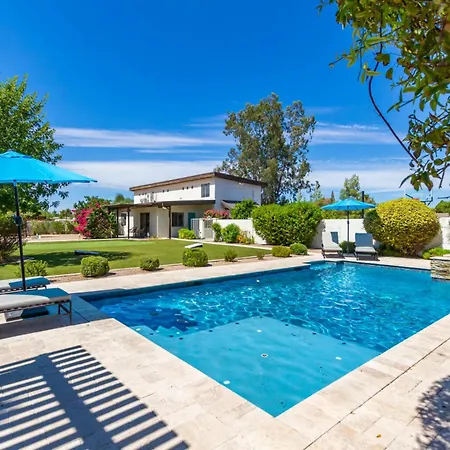 Charming Desert Villa & Casitas With Sportcourt & Pool
